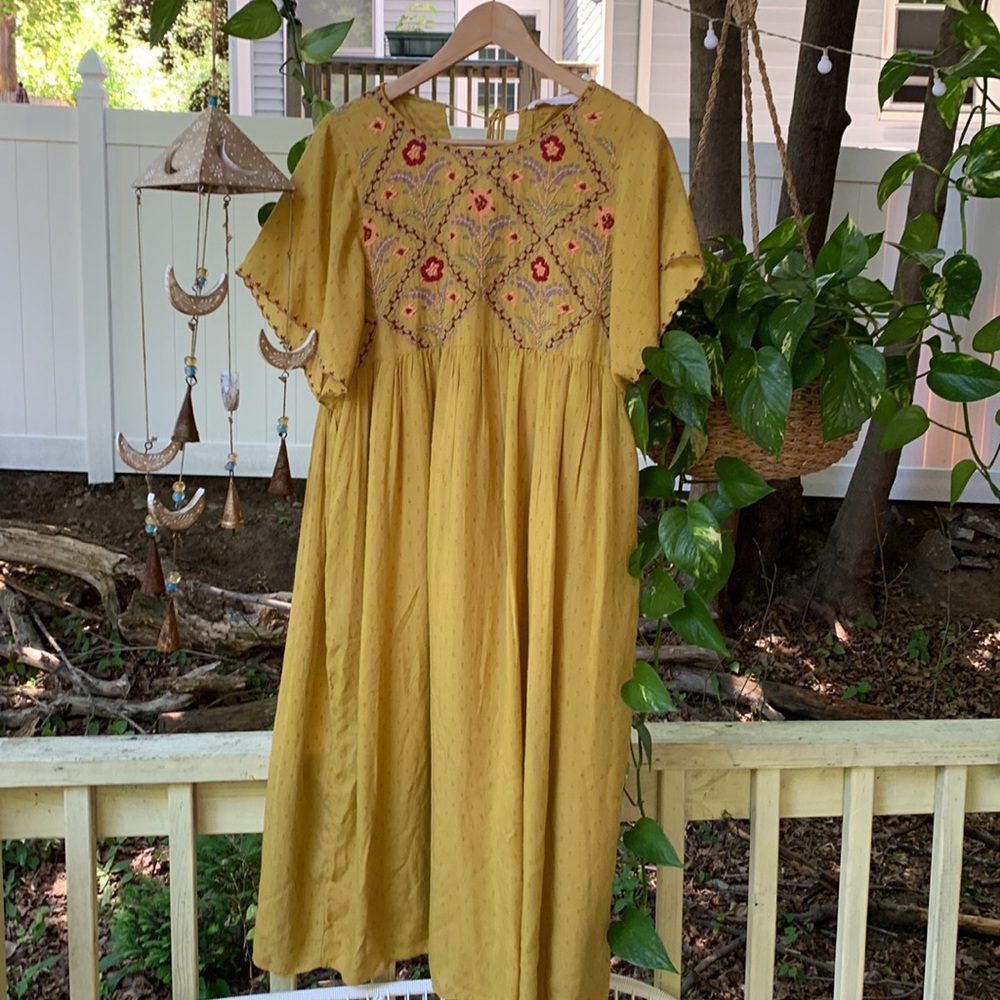 Zara embroidered dress with POCKETS